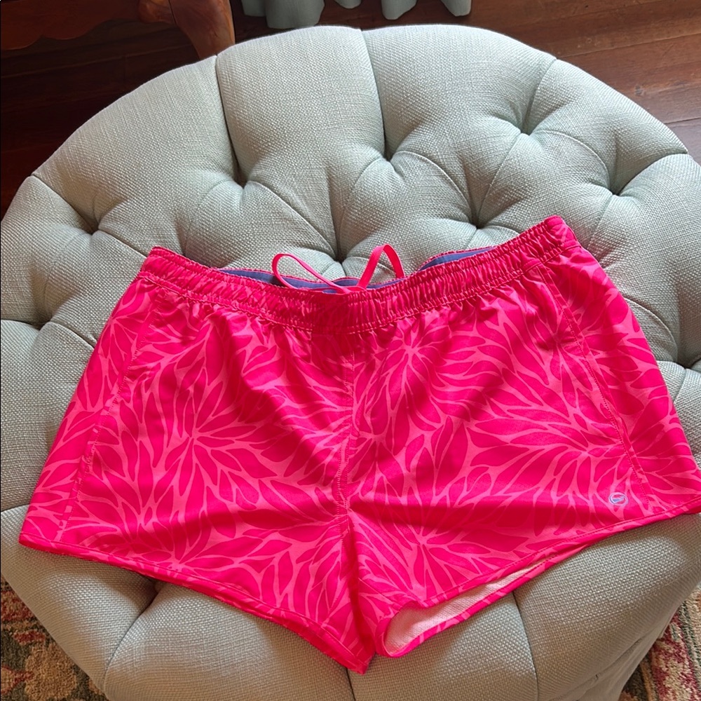 Vibrant Vineyard Vines Pink Leaf Print Swim Shorts
